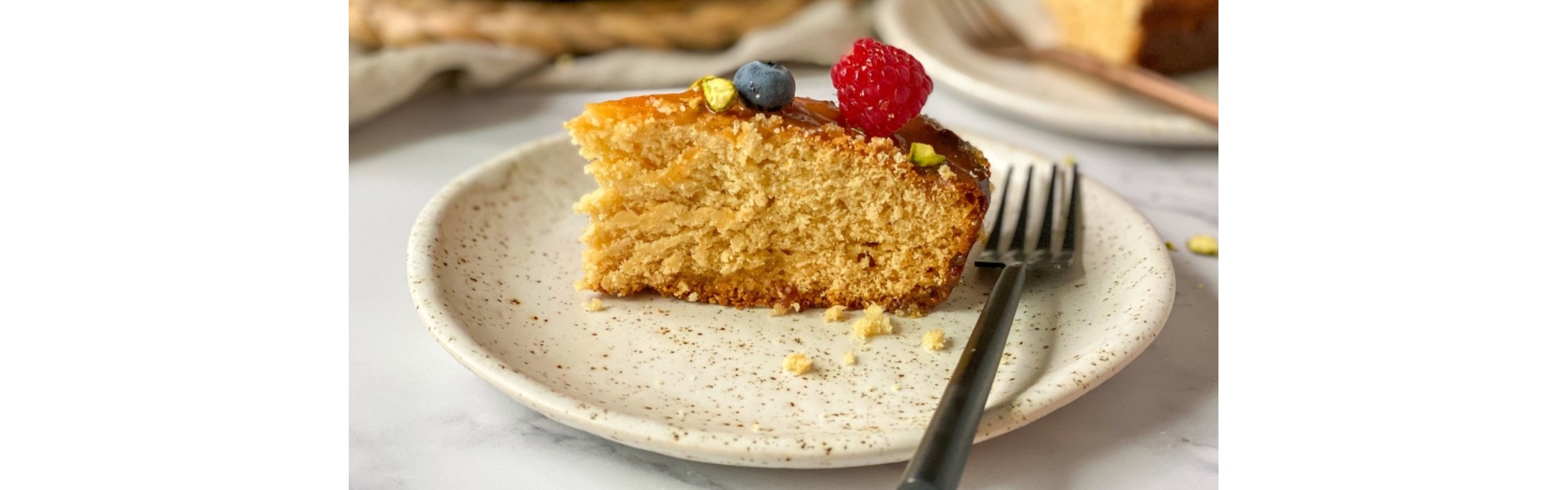 https://whitewaterhoney.com/image/cache/catalog/Blog/Easy%20Honey%20Cake-1920x600.jpg